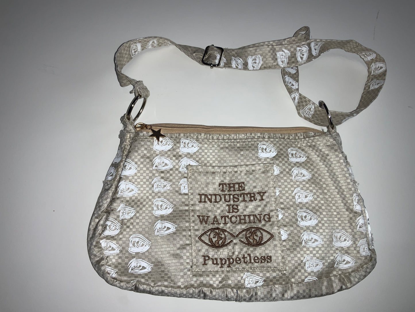 Beige purse (contrast logo)