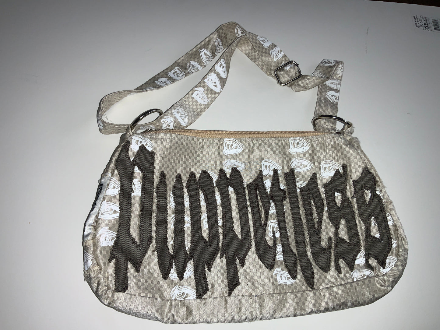 Beige purse (contrast logo)