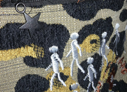 FW25 WALKING ART PURSE