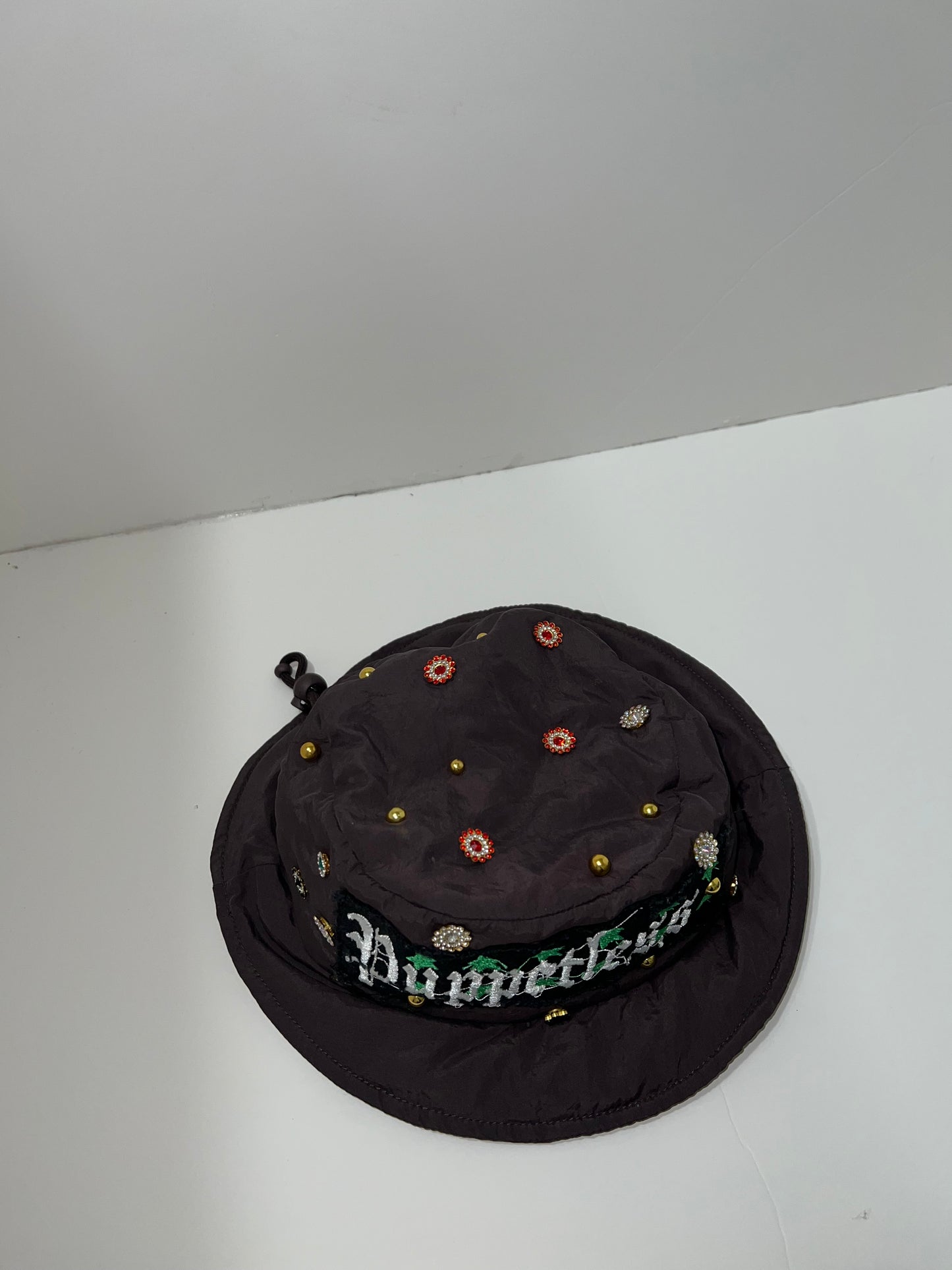 1/1 brown bucket hat