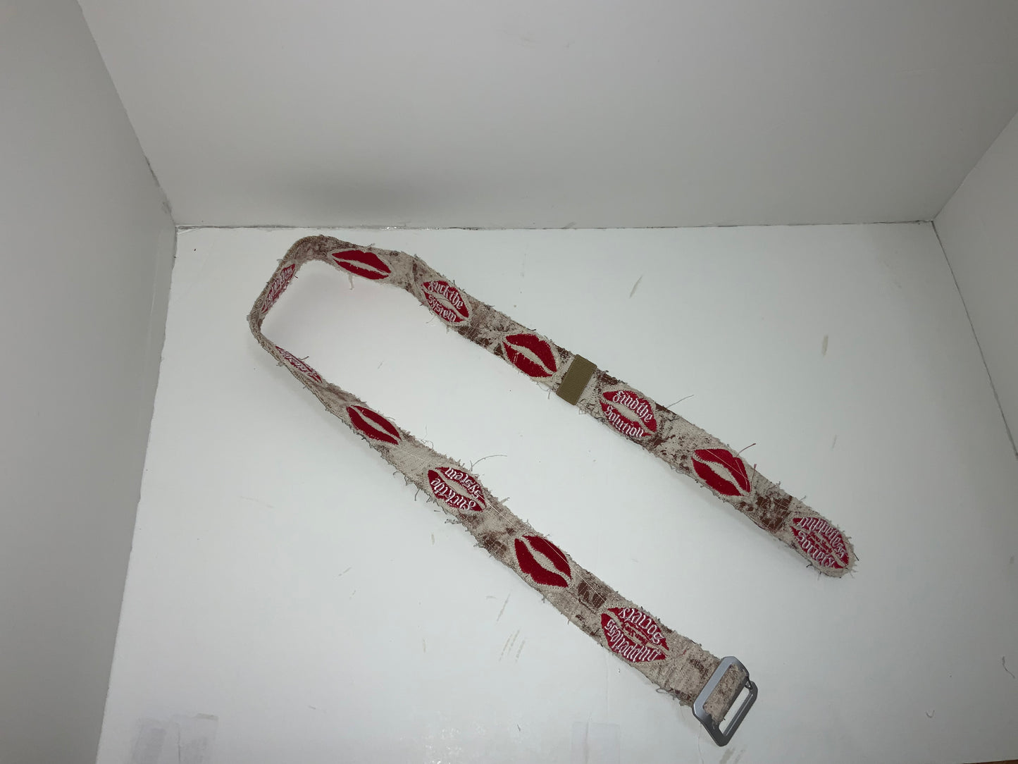SS26 kiss belts