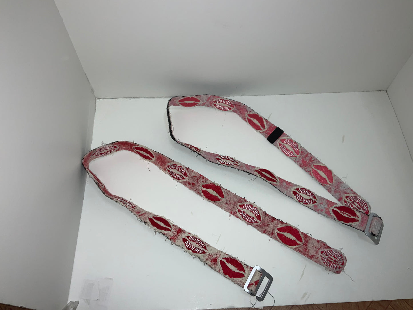 SS26 kiss belts